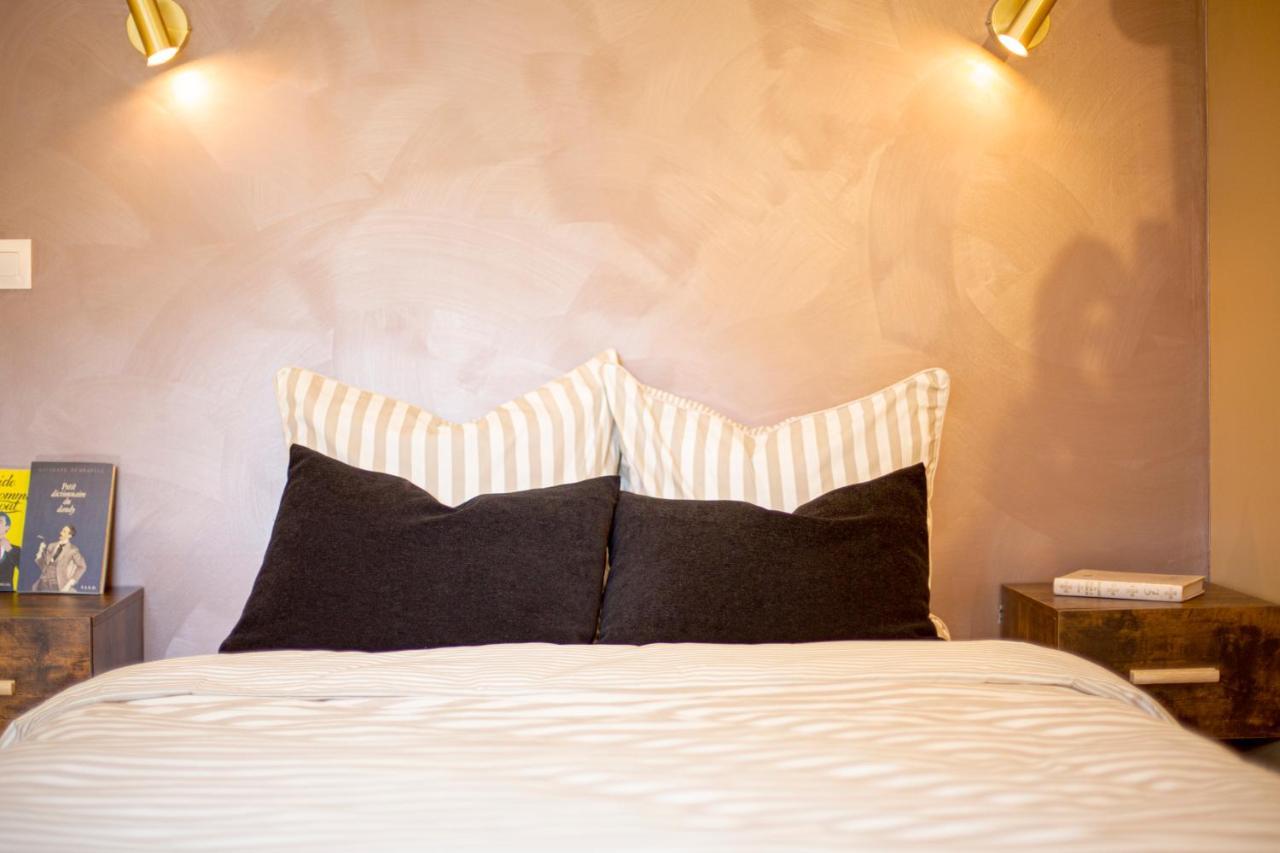 Ideal Pro & Couple - 2 Logements Theme Boho Chic Rdc & Dandy 1Er Etage - Quartier Calme - Jardin - Wifi Hd - Smart Tv - Parking Gratuit - Proche Centre & Transports - Ask Home Valenciennes Eksteriør bilde